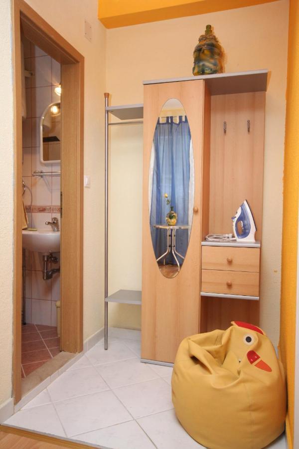 Apartments By The Sea Podgora, Makarska - 6713 Kültér fotó